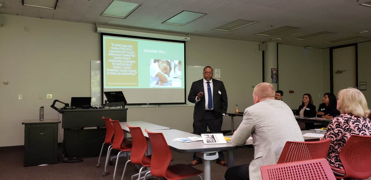 Victor B. Sáenz tweet media