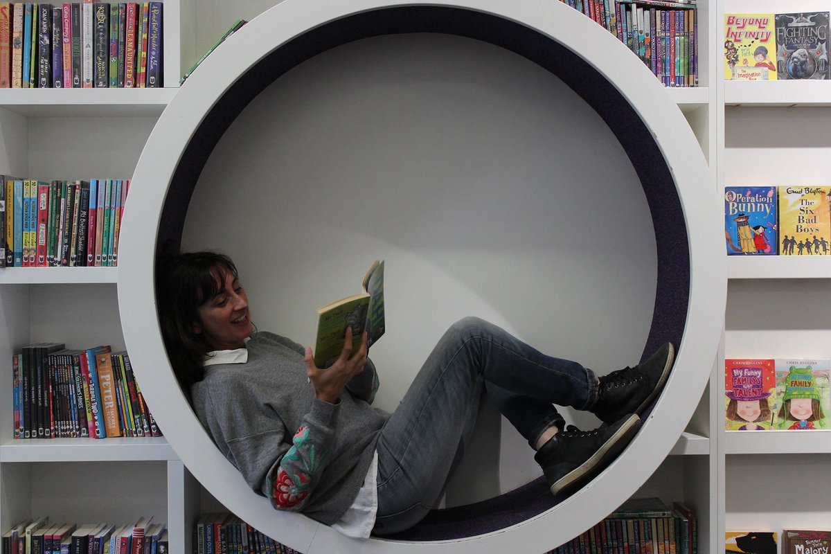 FundacionFilba's tweet photo. “Cuando entro en una biblioteca siento que sale lo mejor de mí”, dice Paula Fumagallo de la red de Bibliotecas Públicas de General Villegas. El año pasado Paula viajó a Escocia apoyada por @FundacionFilba y #FWilliams y el 3/5 compartirá su experiencia en la @ferialibro 📚😍👏 https://t.co/13qt260pHl