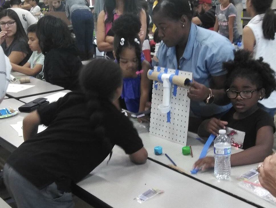 CCSDFamily's tweet image. 🌙6:00 p.m.
Full #STEAM Ahead @CJKellerES   
What did we notice?
🎨CREATIVITY- exceptional talent emerged in the 👁 eyeball challenge 
🗣COMMUNICATION- enthusiastic families precisely guided each other through the circular maze 
🤝#FamilyEngagement #linkedtolearning is #1forKids