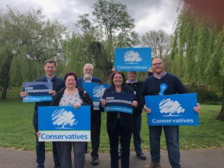 Jeremy_Hunt's tweet photo. Great day campaigning with SW Surrey Conservatives. V v proud of my brilliant local team https://t.co/p9xKbQMLkK