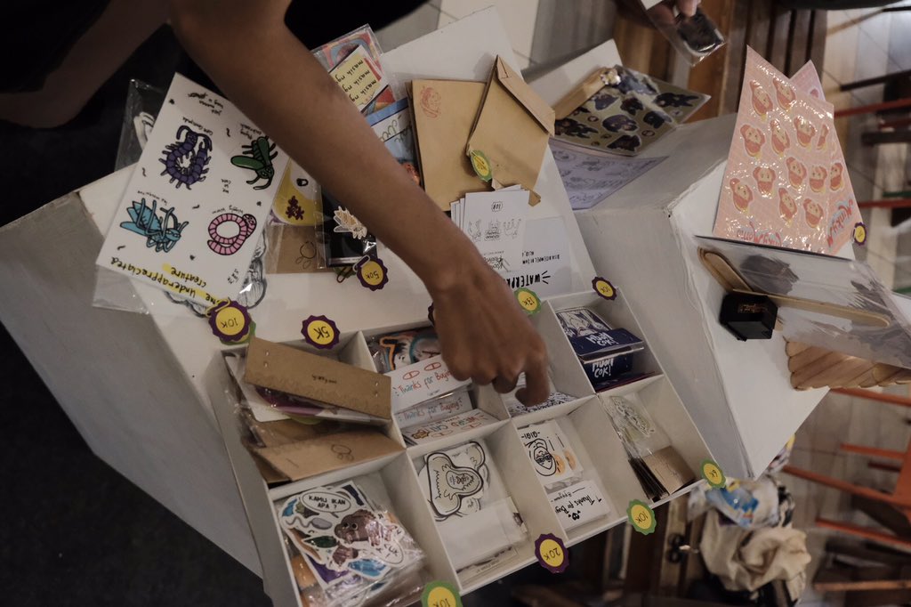 IDEART2019's tweet photo. IDEART2019 at Archproject 2019 x Sundaymarketsby —

Berikut keseruan dari kami di Booth Ide Art. Masih ada kesempatan berbalas sapa dengan kami di Surabaya Town Square 27-28 April 2019 ✨

#IdeArt2019
#ComingSoon
#Archproject2019
#Sundaymarketsby https://t.co/xrGUyKln1v