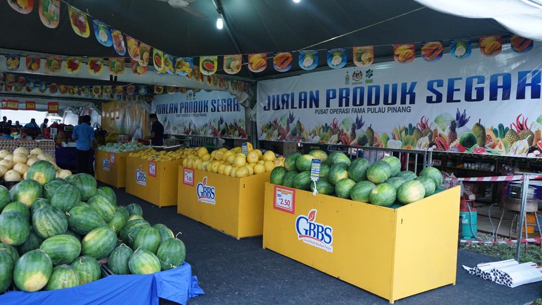 AbOpenang's tweet photo. Jom borong buah buahan
#PenangFAMAFest2019 
Esok last... lelong kaw kaw.
Jom serbu....
@mustahapa 
@FAMA_Malaysia https://t.co/10WSuUxNI1