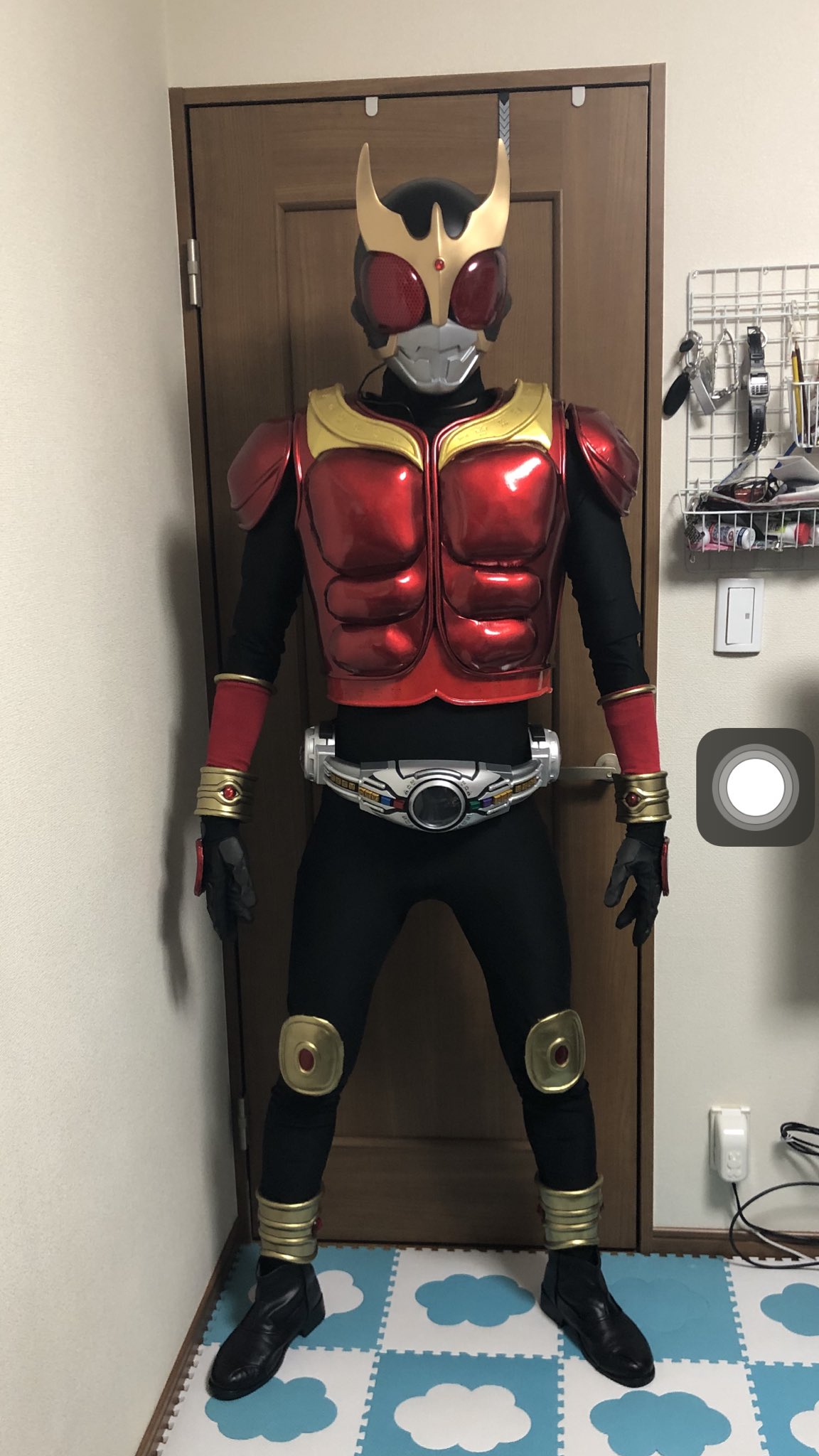 تويتر ネ申マ على تويتر 仮面ライダークウガ 未確認生命体第4号 ガワコス 完成しました ボディはボード マスクはfrp製 放送当時からの夢だった クウガになってみたい を自分なりの形で実現させてみました 当時のオレに見せたら羨ましがるだろうか 完全独走
