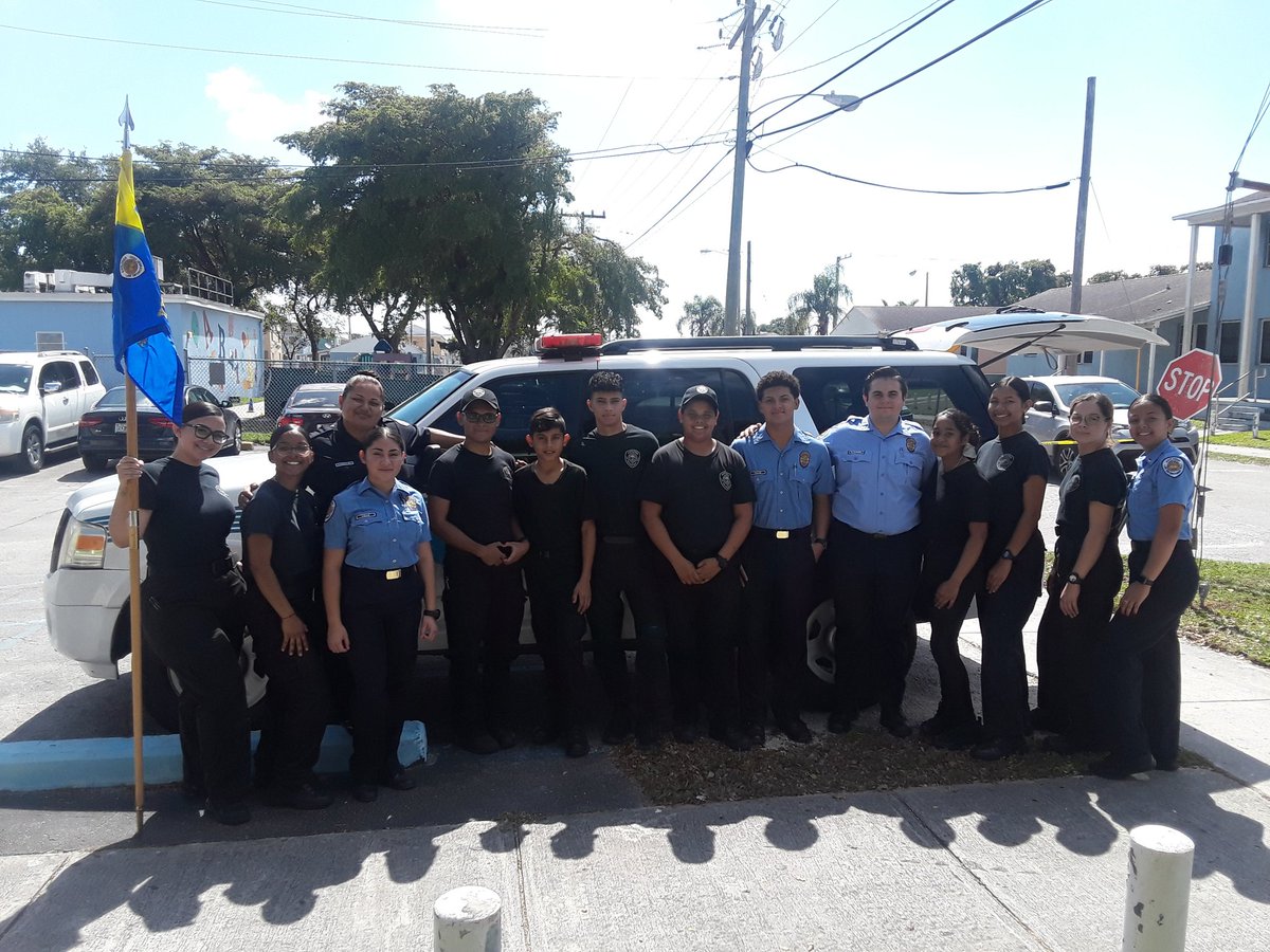 CPSRosaF's tweet image. Happening now @CarlaGonzalez12 with @mpdpoliceexplo1 assisting in  the community music by @DJBenhop We have plenty of resources available. @CommanderMitch1 @AlbertGuerraMPD @KathyFndzRundle @CareerSourceFL @WellCare_Health