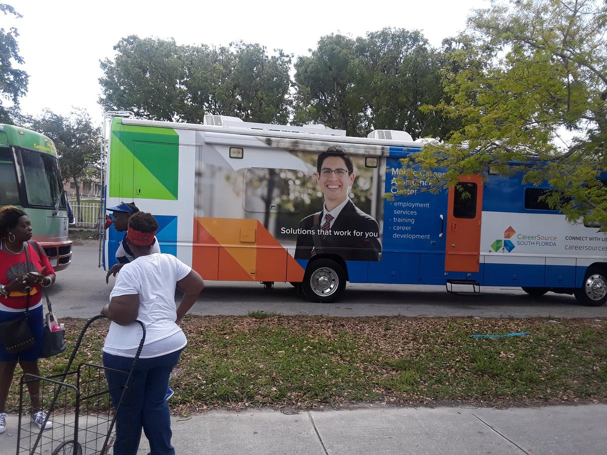 CPSRosaF's tweet image. Happening now @CarlaGonzalez12 with @mpdpoliceexplo1 assisting in  the community music by @DJBenhop We have plenty of resources available. @CommanderMitch1 @AlbertGuerraMPD @KathyFndzRundle @CareerSourceFL @WellCare_Health