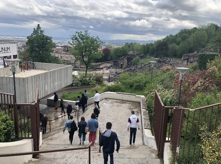 [Vie Associative] Clap de fin pour cette saison Cap vers le Sup.14 lycéens des lycées Allende (Herouville saint clair) et Laplace (#Caen) sont partis ce week-end à la découverte de #Lyon avec leurs étudiants tuteurs #CordeesDeLaReussite