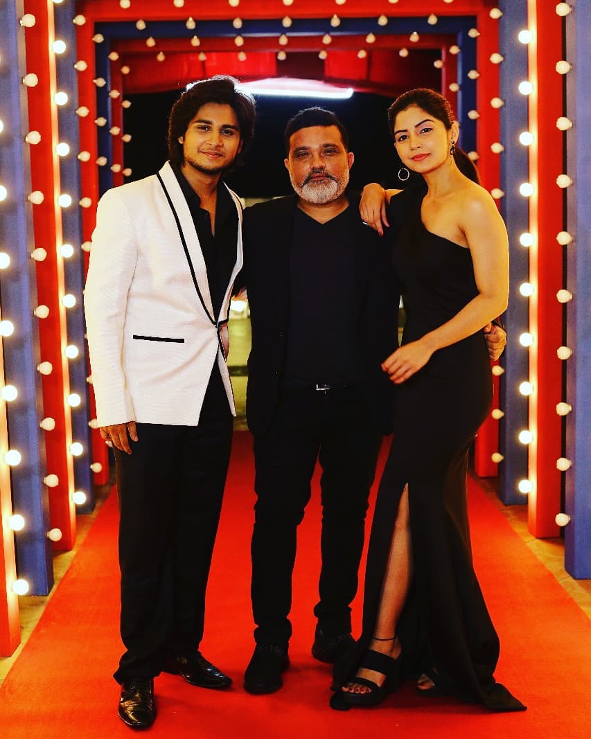 MarathiSanmaan's tweet photo. Elite Photo from the #MusicLaunch of #Rampat #RaviJadhav #AbhinayBerde #Kashmira
Follow us: @MarathiSanmaan
#mangeshcoolkarni #ravijadhavfilms #zeestudio #zeestudios #marathimovie #9xjhakass #zeemarathi #zeetalkies #marathistars #bollywood #gaana #picoftheday #MarathiSanmaan https://t.co/K9mjM3BhTv
