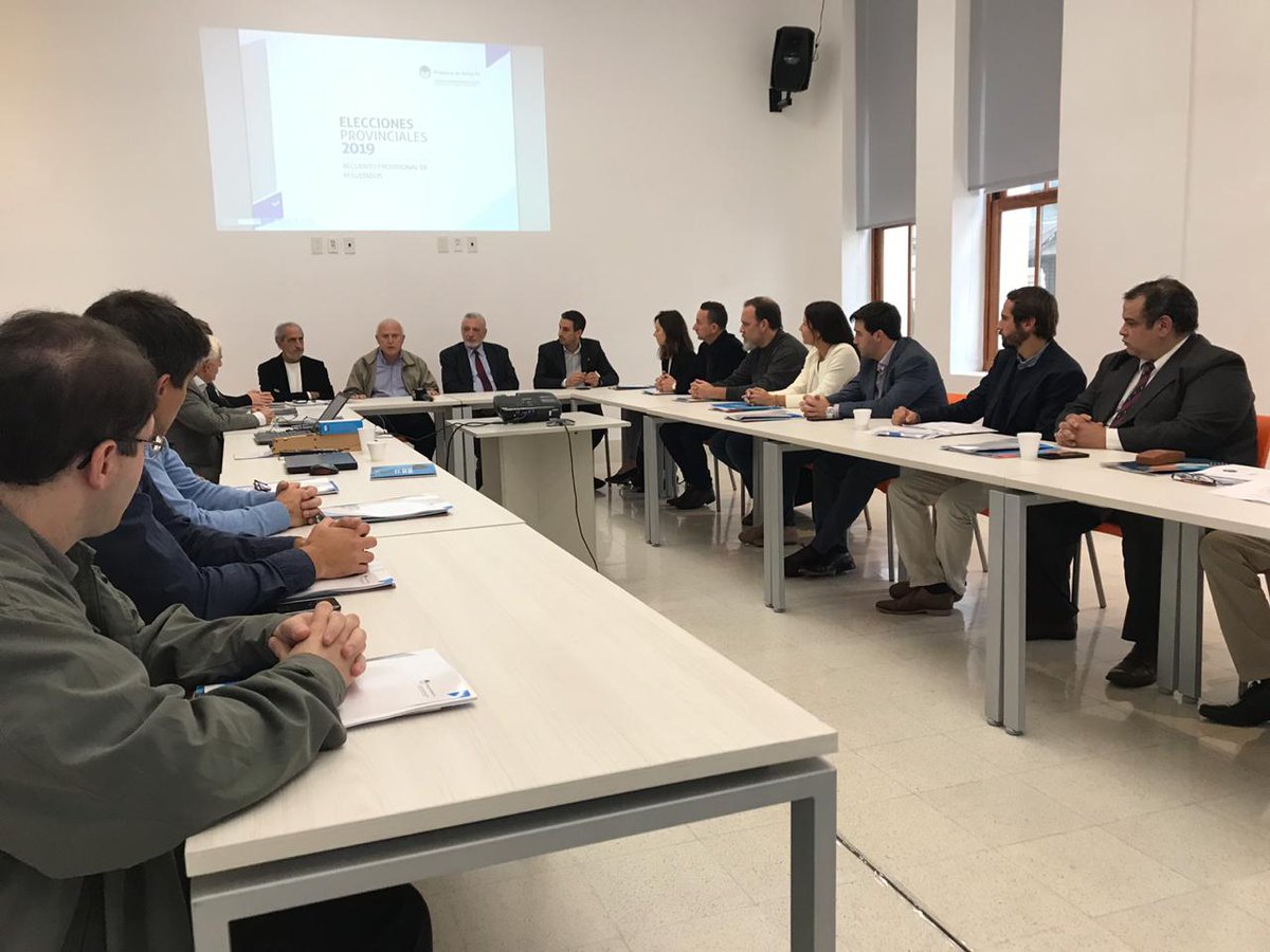 Recibimos a veedores de organismos nacionales, organizaciones civiles y universidades que auditarán las elecciones PASO de este domingo. Gracias por ser parte de un día tan importante para la democracia y por ayudarnos a fortalecer la transparencia y el proceso electoral