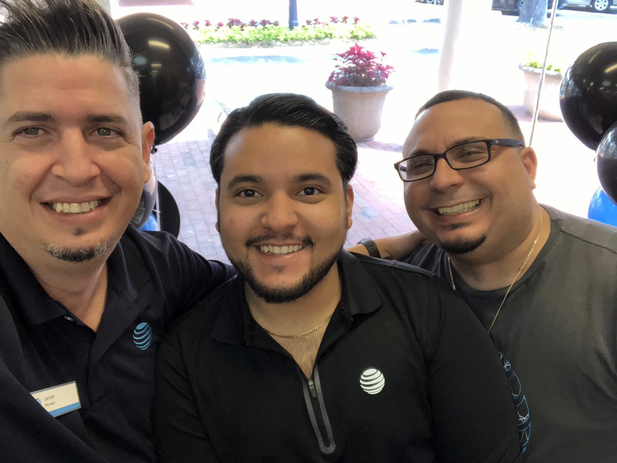 Lakes3Min's tweet image. AR AT&amp;amp;T - USA Wireless in Miami Lakes with two CRUs on #ignitesmallbusiness Saturday!!! Thank You Juan!!! @Avi_Ciec_ARSM @DelaflorDaniel @Mr_Ely_Gonzalez @efrenfavela