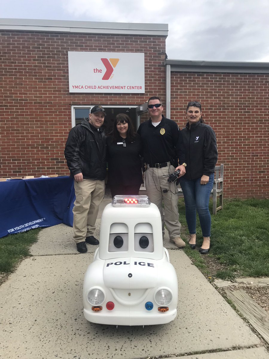 LastellaStacey's tweet photo. Thank you @HMHNewJersey Hopscotch and Matawan police friends for visiting our Healthy Kids day! #PCfun #YogaFunwithkids https://t.co/PVA1MqGtzi
