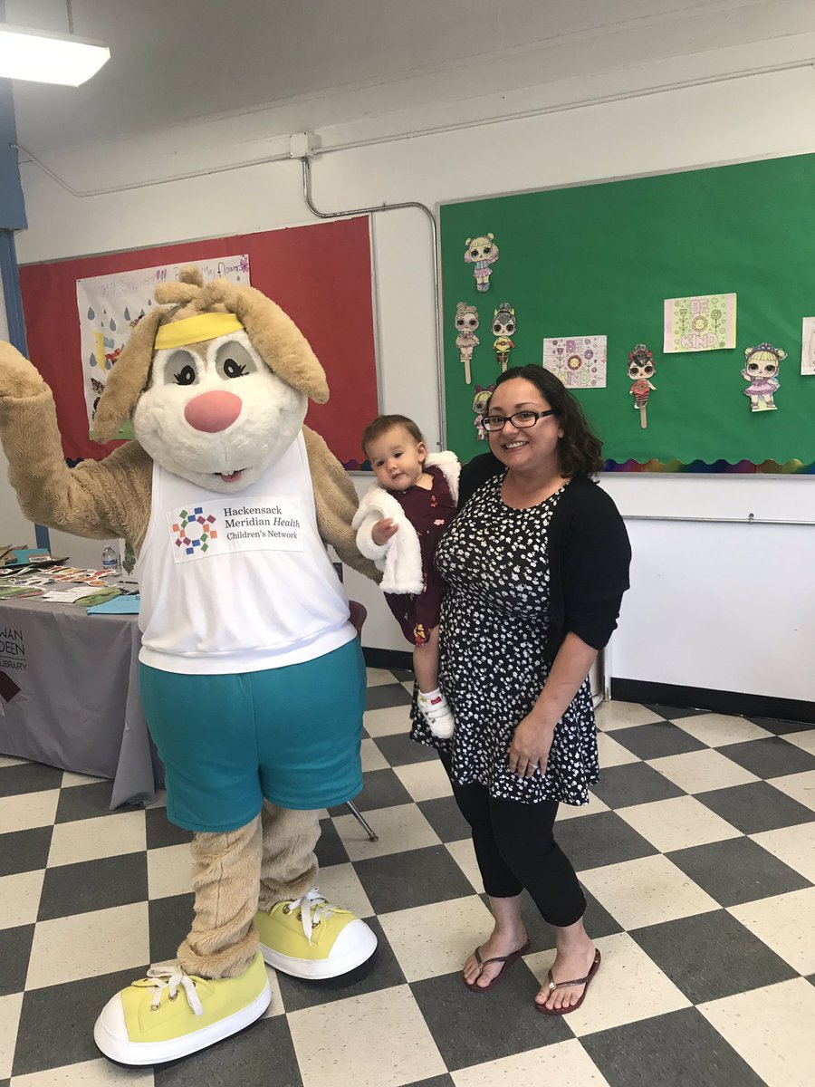 LastellaStacey's tweet photo. Thank you @HMHNewJersey Hopscotch and Matawan police friends for visiting our Healthy Kids day! #PCfun #YogaFunwithkids https://t.co/PVA1MqGtzi