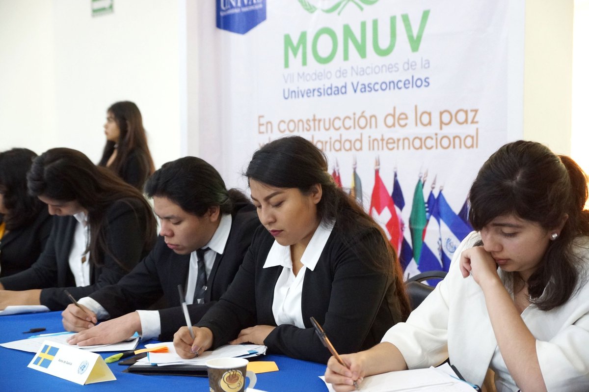 UnivasOaxaca's tweet photo. La Asamblea General y el Consejo de Seguridad continúan dialogando en segunda sesión del MONUV 2019 para llegar a las resoluciones.#UNIVAS #NacionesUnidas #ConsejoSeguridadUnivas  #SeptimaEdicion #MunersUnivas #AdOmniaParati #PazMedioOriente #EfectoInvernadero #35paises https://t.co/BdowDDcdtU