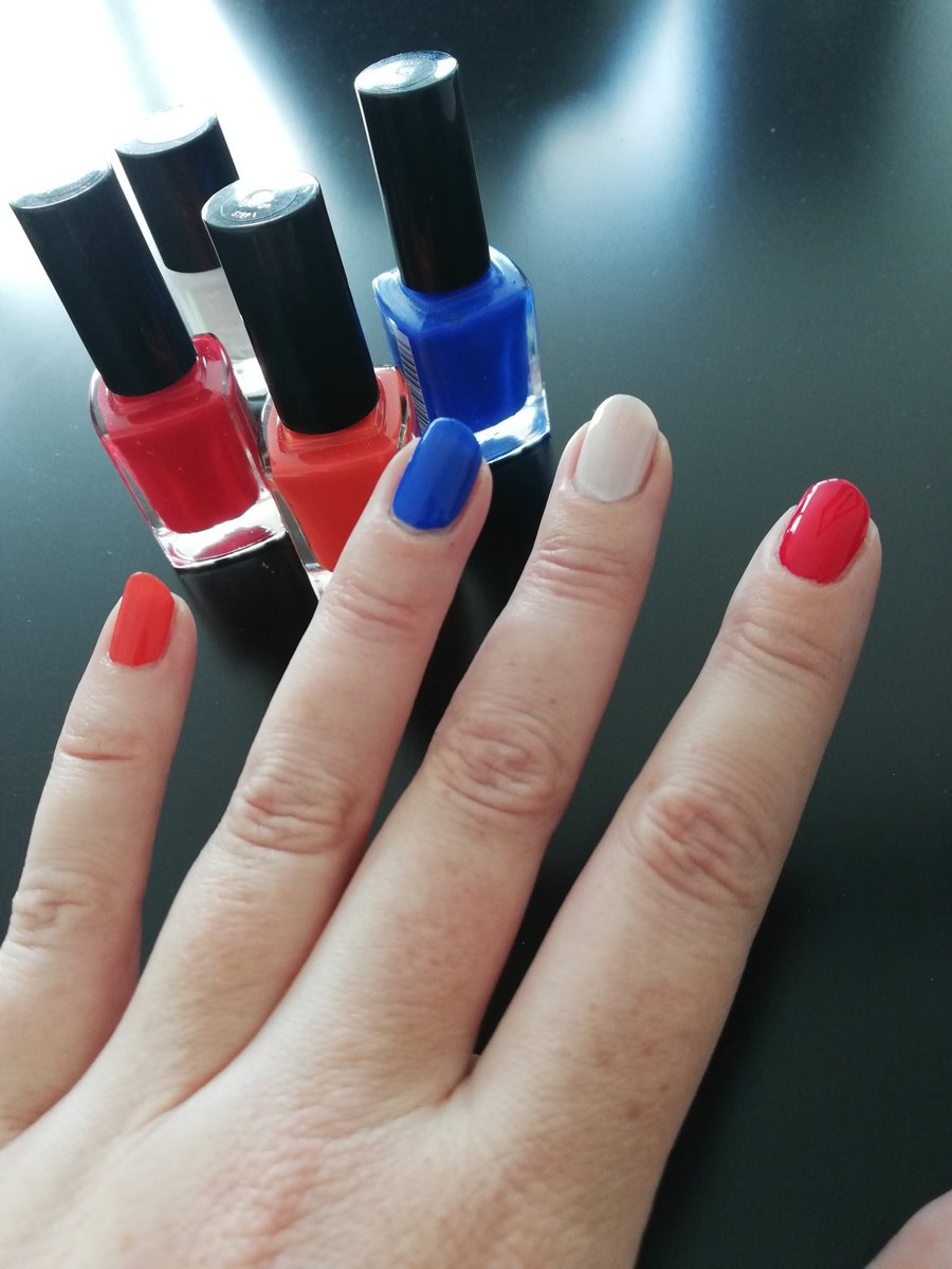 Silvloves's tweet photo. Tijdens #Koningsdag moet je toch een beetje kleur bekennen 🧡
#ZoomInOpOranje @HuaweiMobileNL https://t.co/9ursvIoKgb