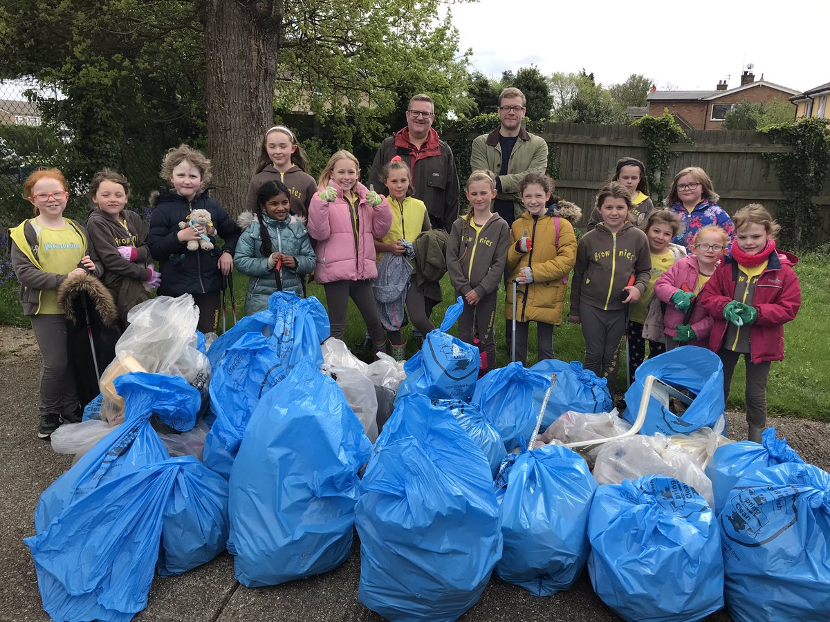 A huge thank you to the 10th Chesham Brownies and members of Hope Church we had over 36 people out on our litter pick in Pond Park and collected 24 bags of rubbish!
