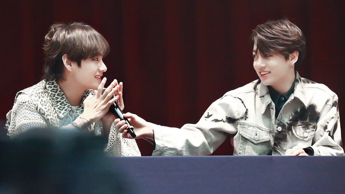 Omg! How could they do that?! It’s as if every fan sign event just happened the other day!  #vkook  #kookv  #taekook