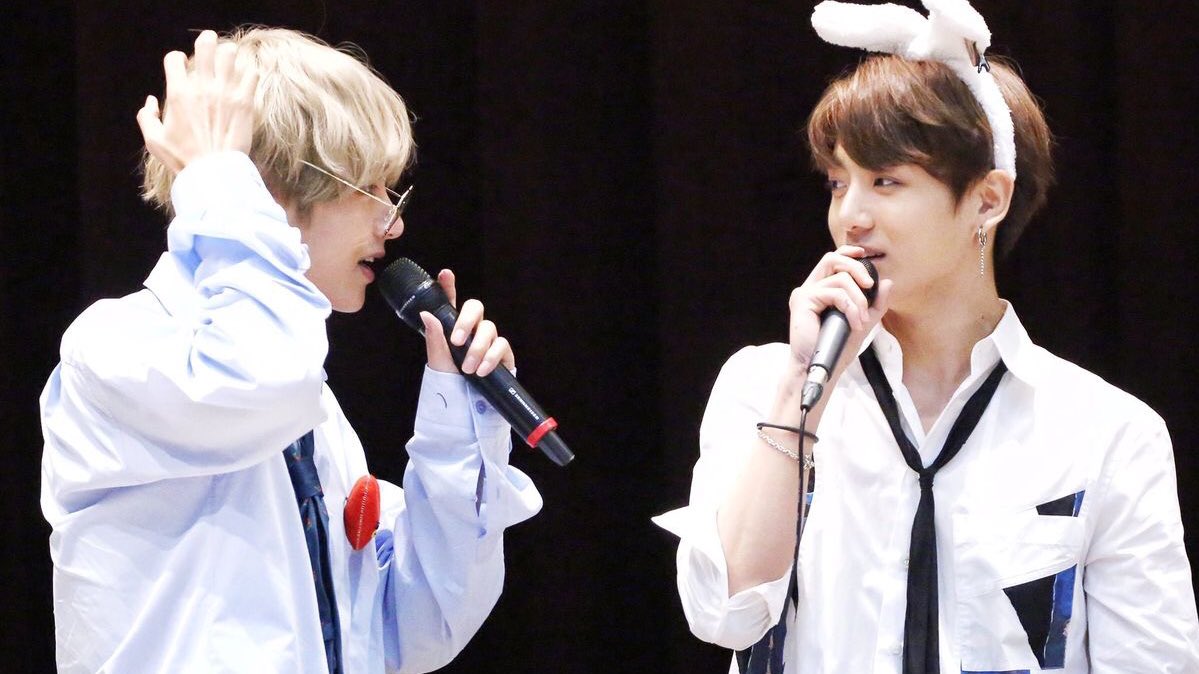 Omg! How could they do that?! It’s as if every fan sign event just happened the other day!  #vkook  #kookv  #taekook