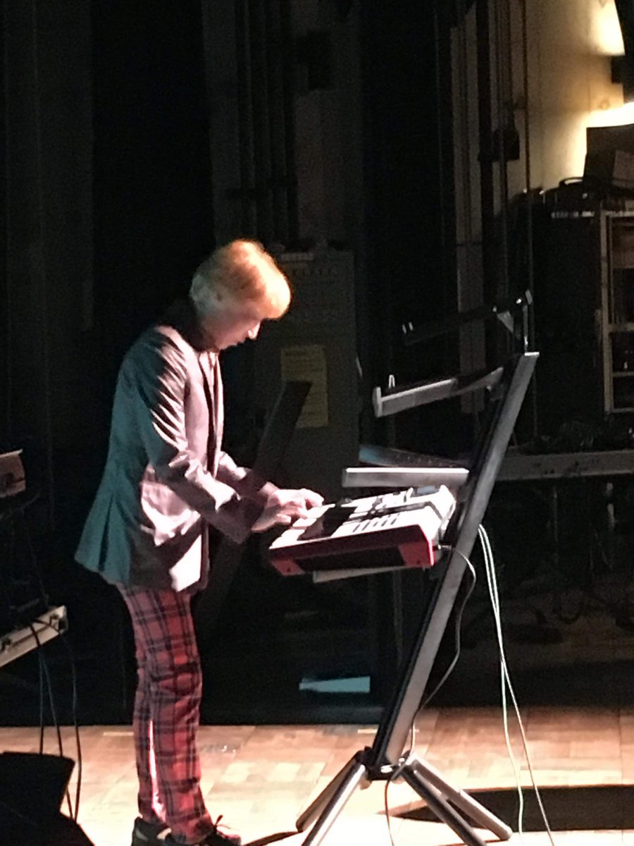 shigeyukisawad1's tweet photo. synthAtion super live at 蘇我終わりました。肝心の本番で音階が飛んじゃいました。…私にとっては平成31年は引っ越しとliveの準備と忙しかったです。このコミュニティのおかげでステージたたせていただくことができました。本当にありがとうございまた。これで次の元号を迎えられます。#synthAtion https://t.co/89t2yIJM15