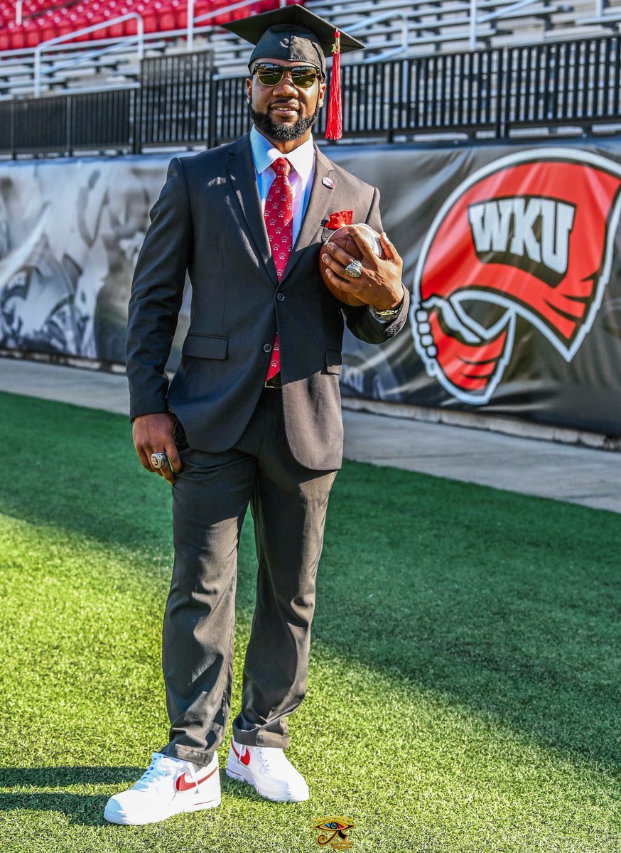 CoachBrown_MDN's tweet image. All I wanted was to catch a football instead of a court case. 1st person in my family to receive a college degree and nobody ever thought I would get my second. Again, THANK YOU Tonya Moore for motivating the kid you told wouldn’t amount to anything. May 11, 2019 #MASTERS 📜👨🏾‍🎓💯
