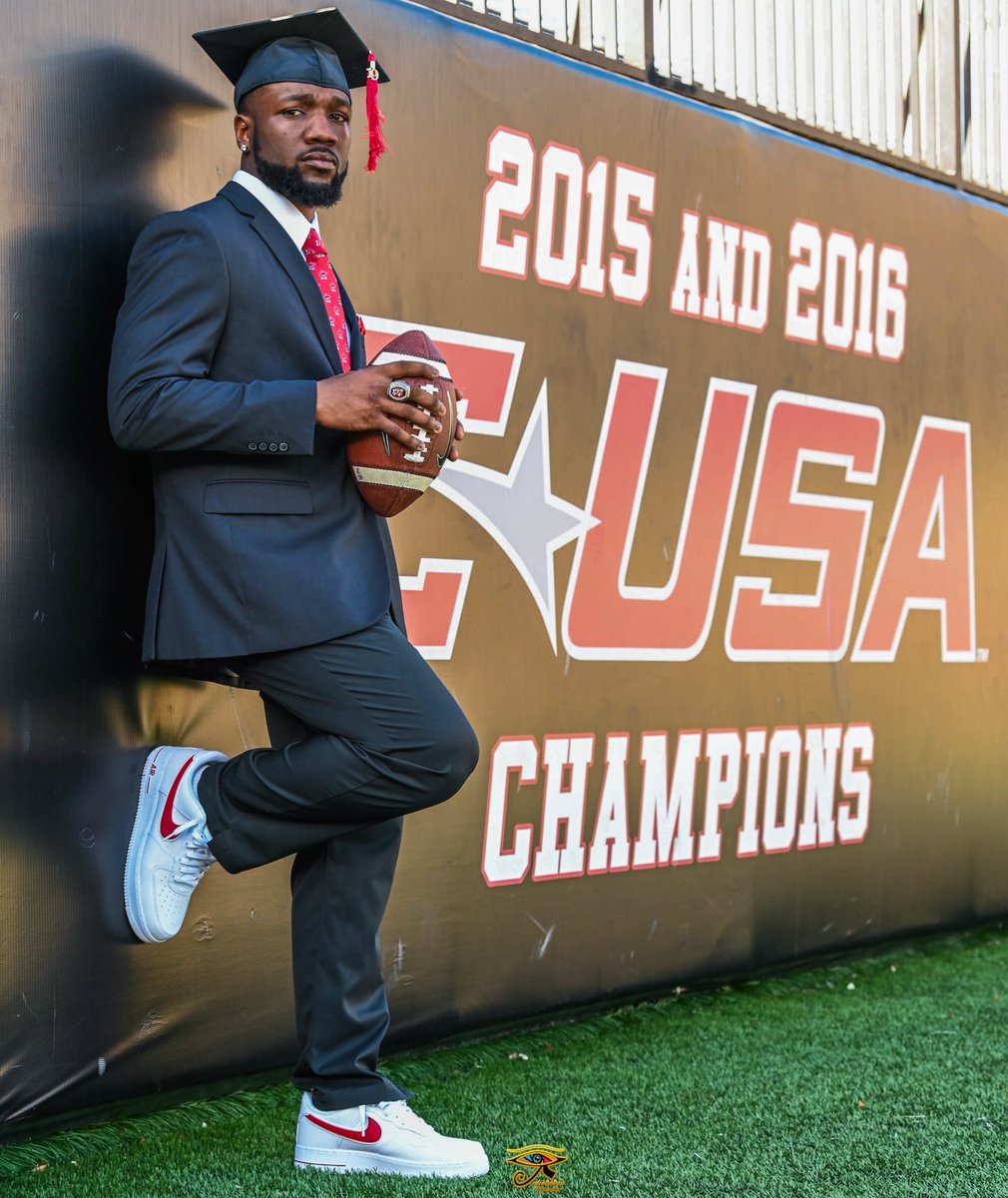 CoachBrown_MDN's tweet image. All I wanted was to catch a football instead of a court case. 1st person in my family to receive a college degree and nobody ever thought I would get my second. Again, THANK YOU Tonya Moore for motivating the kid you told wouldn’t amount to anything. May 11, 2019 #MASTERS 📜👨🏾‍🎓💯