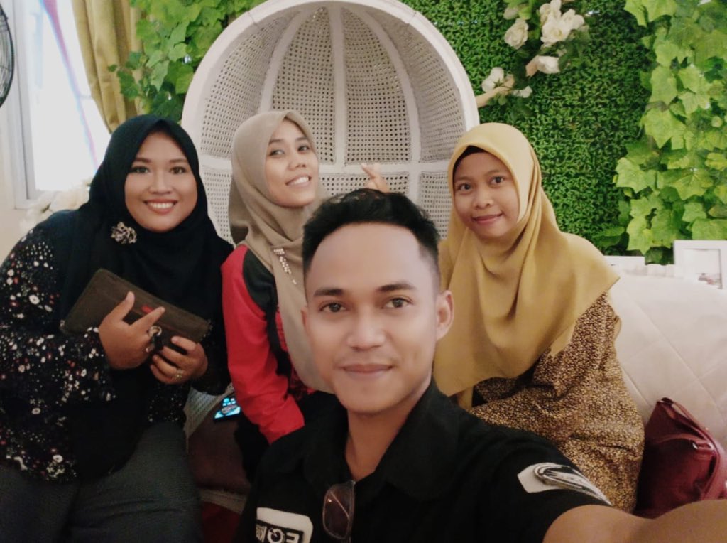 Nesya_aulia's tweet image. Waaaaaaawwwww kameranya ajis super duper jahara 😂 komuk pada kinclong #kekuatanefekkamerahp #mukakinclong #cameraeffect #rizkiwedding barakallah kiii #berteman