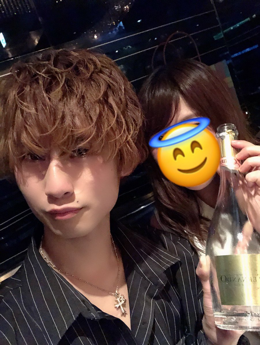 Sinichi_ART's tweet photo. 昨日ラスソンでした！！！！

ART初めてのラスソン嬉しすぎて声が震えちゃいました🤣🤣

最近こういう今まで出来なかったことが出来たりして本当に嬉しいし、今月の売り上げ対決かかってる時に支えてくれる子たちに感謝しかないです😭💓

#歌舞伎町 #アート #ART #エアグル #airgroup  #職業イケメン https://t.co/ViSkL4mbEJ