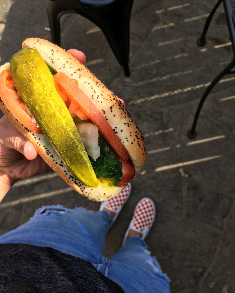 WindyCityRedHot's tweet photo. this will be our last weekend, so come out, grab some delicious chicago eats &amp; enjoy Leesburg’s annual Flower Garden Festival! https://t.co/wZhS22cRO3