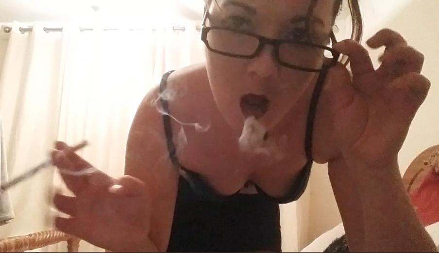 SaffronSmokey's tweet photo. @Henry2121pb @gRybGR9IYd8ZnES @wise05 @ChavLuv @Md132d You are eligible for 🌟50% OFF🌟 #SmokingFetish #customclips

Order yours today DM or email misaffy85@gmail.com 🚭🖤 https://t.co/yHdhac0Mbt