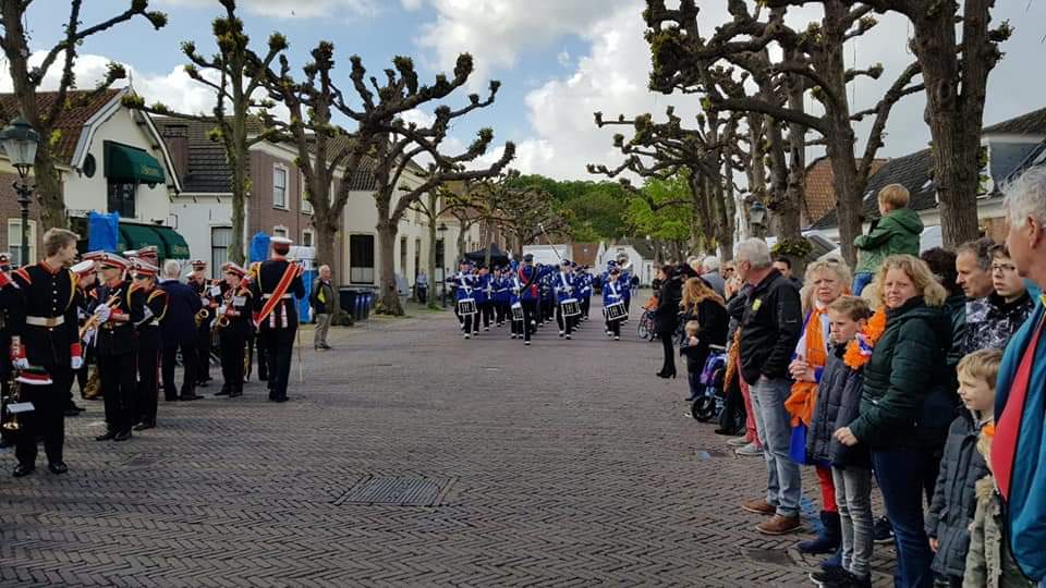 #Koningsdag in #Leiderdorp en #Voorschoten met <a href="/mvLaurentius/">Muz.ver. Laurentius</a> en <a href="/DVSkatwijk/">DVS Katwijk</a> #Korpsmuziek