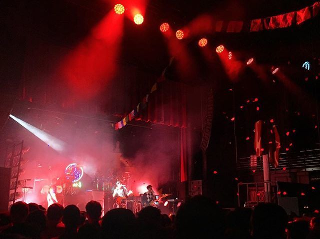 thenamescal's tweet photo. mässi @bilderbuchmusik für basel &amp; zürich. ❤️ https://t.co/JIqH7SaB0H https://t.co/9f3jUb0u4m