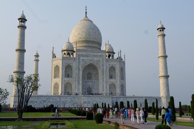 jalan_ayush's tweet photo. @Lufthansa_India I am in Agra and sharing the picture of one of the Seven Wonders of World- TAJ MAHAL 
#LifeChangingPlaces #ContestAlert 
@AYUSHJALAN3 @nitu2412 @anup0191 https://t.co/Moxzo07IeB