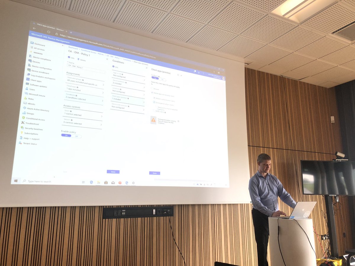PeterSelchDahl's tweet photo. We are now sure that none of the attendees has a epilepsy diagnosis thanks to @MSEdgeDev & @surface 😂 #Flash #Chromium #NoSeizures @PerLarsen1975 @dotJesper @jefutte #GABDK #AZUGDK #GlobalAzure #EWUGDK https://t.co/WjyXUetwxB