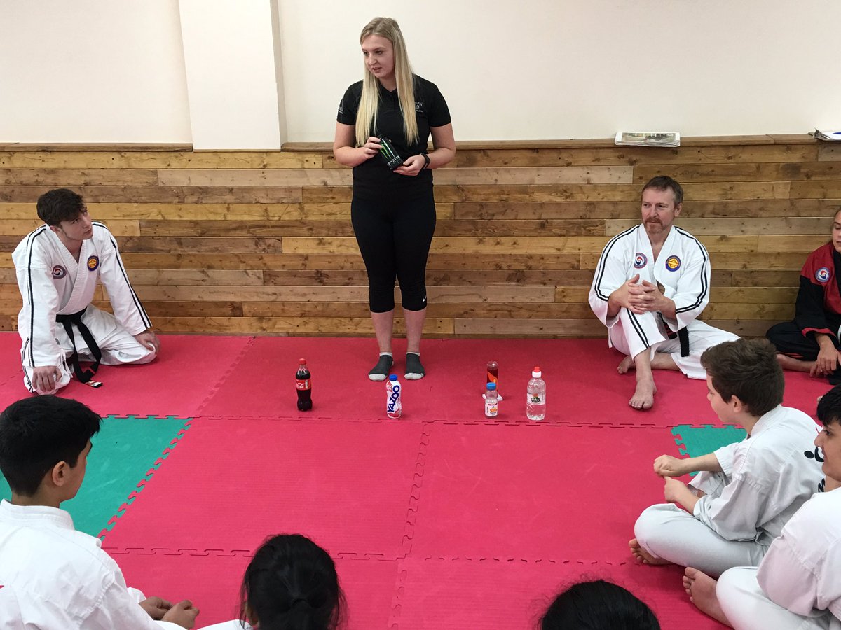 MMABlackburn's tweet photo. Great presentations so far to the students on sugar content from Dione Duxbury at @refreshbwd. The students had an interactive quiz on the best and worst breakfast cereals and drinks. Thanks Dione. https://t.co/07oQbflOng