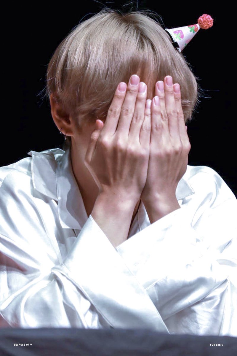 harleytae's tweet photo. just a shy bear ʕ´•ᴥ��`ʔ pls don’t stare https://t.co/yTU9unQxxR