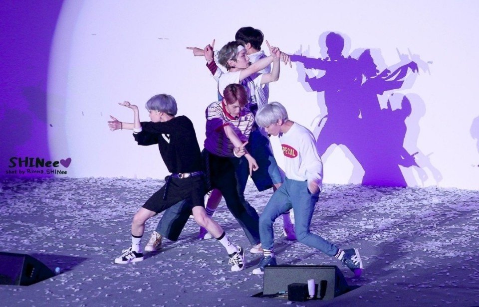 decboys525's tweet photo. SHINee powerful silhouette😎😌😳
#SHINeeTime https://t.co/4Abuw8kfaU