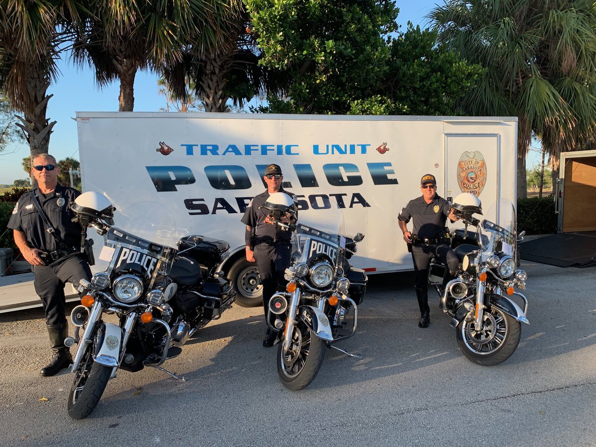 ‪It’s a beautiful #SaturdayMorning as Sgt Schafer, Ofc Kennedy & Ofc Frank begin the competition portion of the Southeast Police Motorcycle Rodeo. They even found some familiar friends from @SarasotaSheriff 😉 Good luck, gentlemen! #Sarasota #LESM #ThinBlueLine ‬