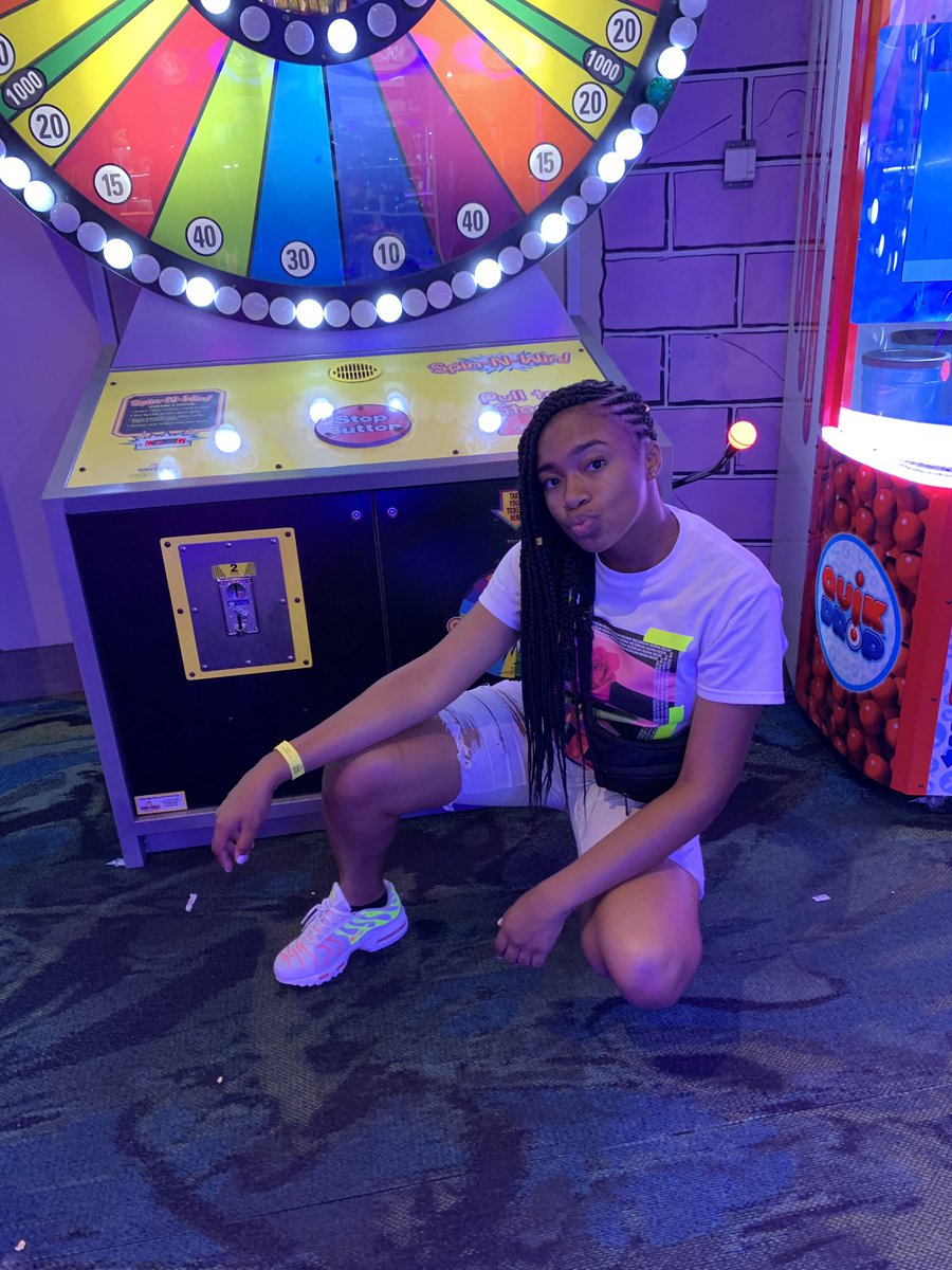 yoyarnie's tweet image. #gradbash2k19