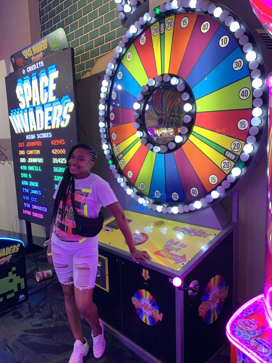 yoyarnie's tweet image. #gradbash2k19