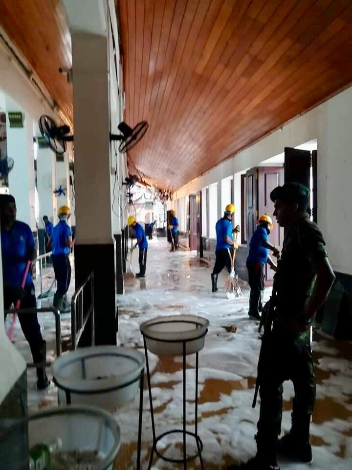 rayazanarm's tweet photo. Kochikade St. Anthony's church has been cleaned by the Sri Lankan Navy after the Easter Sunday Attack!
#lka #EasterSriLankAttacksLK #EasterSundayattacksLK #ChurchAttack #srilanka #news #sl #colomboattack #ColomboTerrorAttack #SriLankaTerrorAttack #srilanka https://t.co/hoKlH5J4yo
