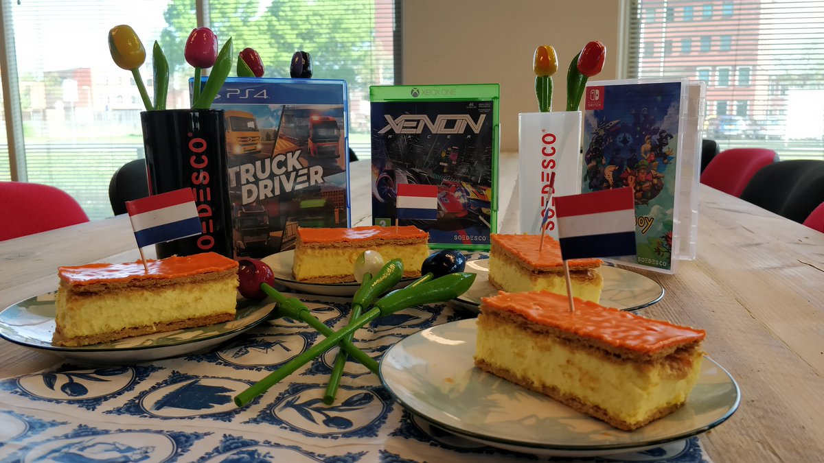 Koningsdag 👑! Even een lekkere oranje tompouce naar binnen werken 🧡. Hoe vier jij je Koningsdag? #koningsdag #tompouce #oranjetompouce #kingsday