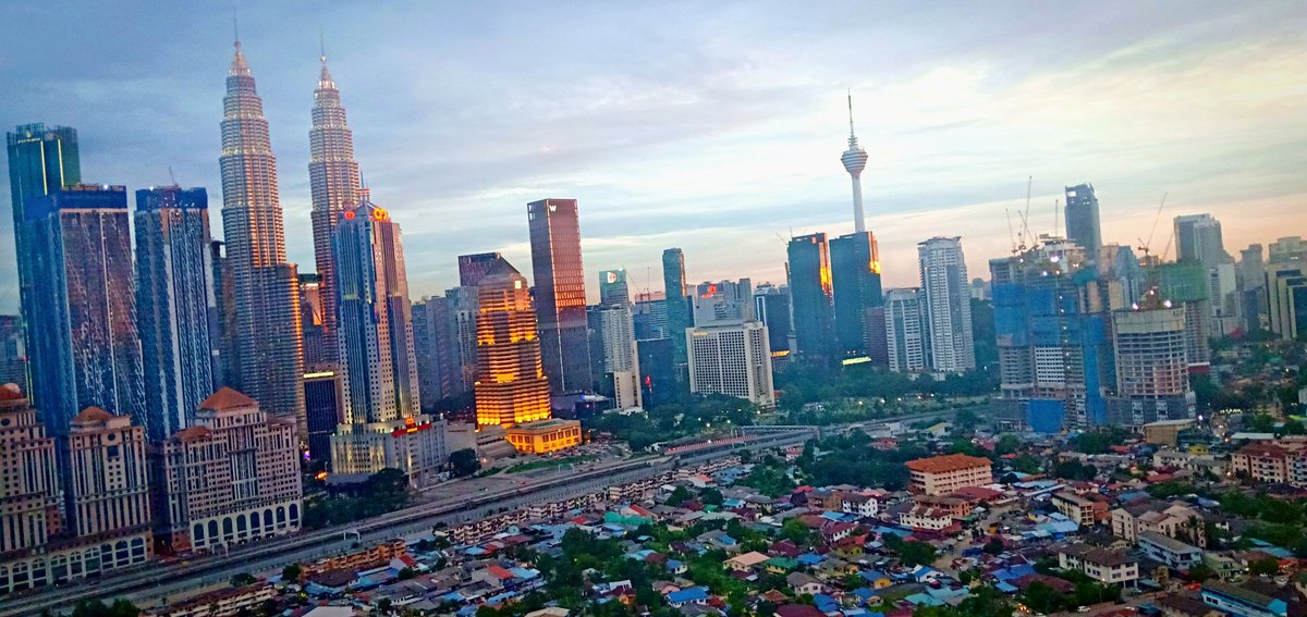 Sally Poff Its All Good In The Hood Below Me Kampung Baru Traditional Malay Village In The Heart Of Kl Hop Skip And Jump And It S The Amazing Klcc With