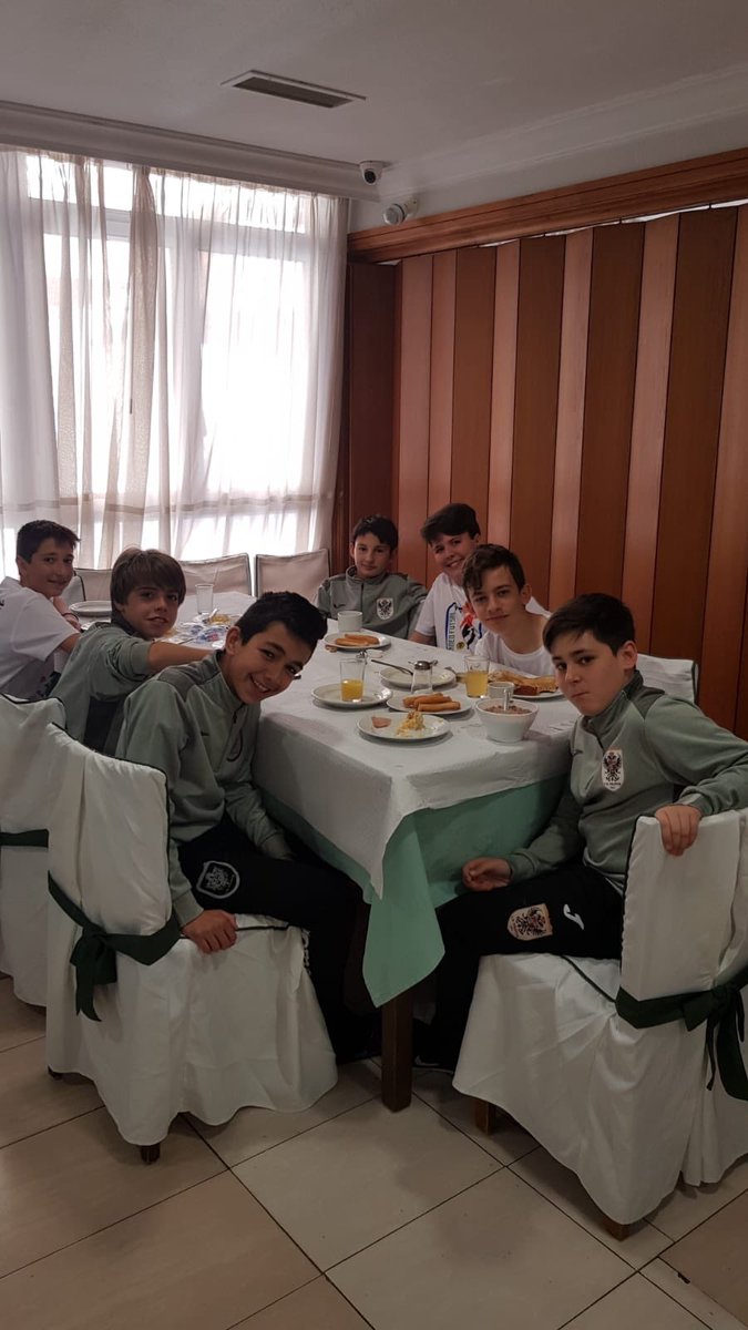 cdtoletvmsala's tweet photo. Torneo I nuestros 2 infantiles y cadete A se encuentran en el torneo de santa Pola y de momento cuentan los partidos por victorias a seguir disfrutando chicos https://t.co/n67q7mkt6Q