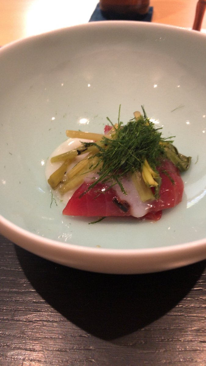anihcim's tweet photo. 半月前の京都で。イカのお刺身のタレが、イカ墨由来の物と、ご飯由来のタレだった。ご飯のタレは残念ながら写真には残っていなかった。1週間熟成させたマグロの漬けには、お寿司のソースがサンドされていた。京都でお米のタレが今流行っている？？？お米が主役では無く、脇から支える面白さ！ https://t.co/YcEZzwkjAi