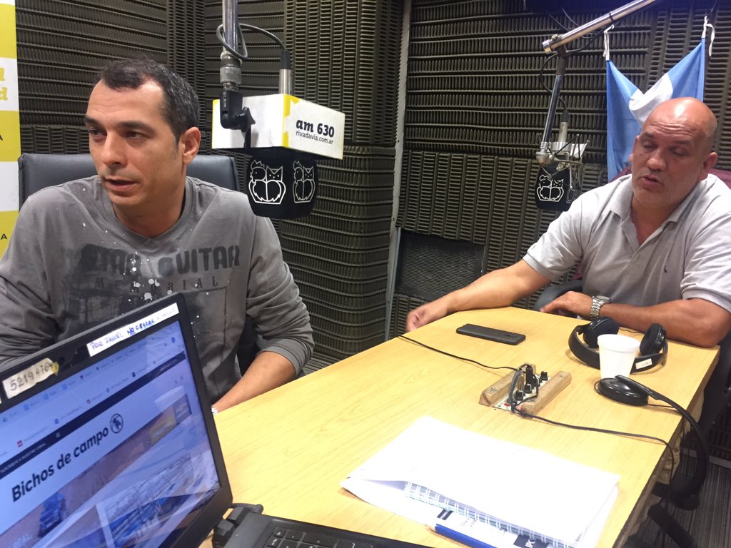 BichosdeCampo's tweet photo. Nos visitaron los hermanos Dónate desarrolladores de #Econer: la #BolsaBio que permite elaborar un fertilizante líquido orgánico y producir gas metano que luego puede usarse para cocinar o para pequeños grupos electrógenos. El sistema funciona con una bolsa plástica semienterrada https://t.co/UQvQuJ8uGE