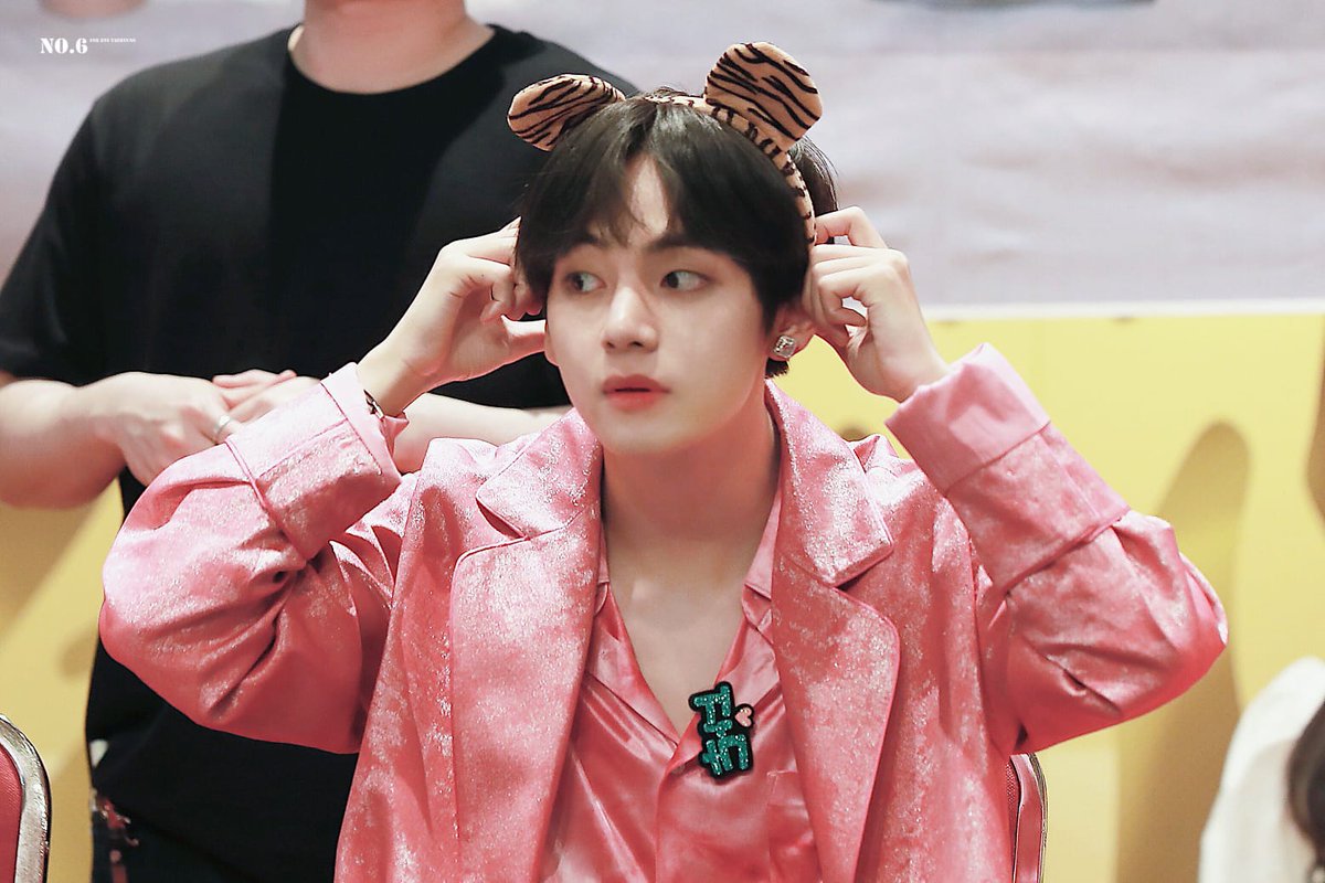 Lidarmichael1's tweet photo. Cute 💜🐯
#BTS #BBMAsTopSocial #taehyung
#fansignbts https://t.co/7SRNHWTzF9