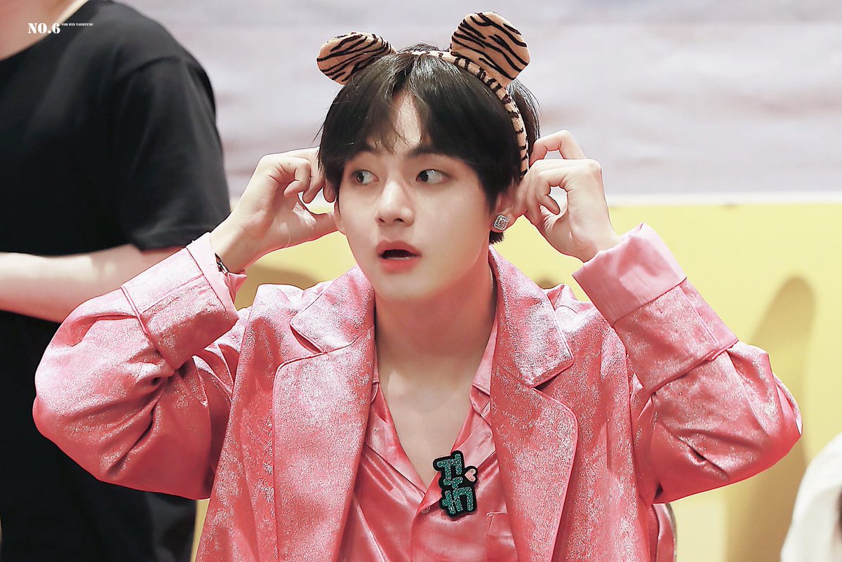 Lidarmichael1's tweet photo. Cute 💜🐯
#BTS #BBMAsTopSocial #taehyung
#fansignbts https://t.co/7SRNHWTzF9