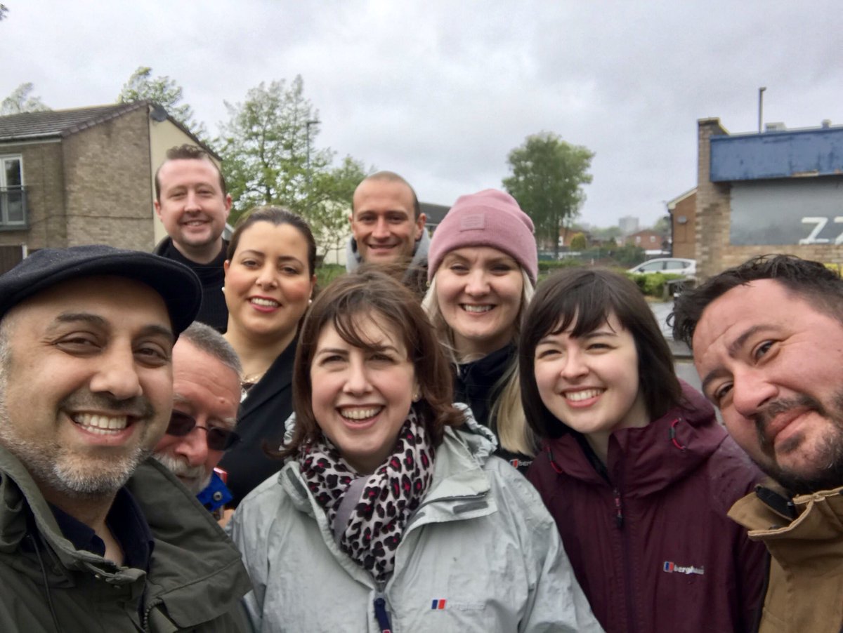 Fantastic morning ☔️ out in #Ancoats talking to local residents. Thanks to our MP @LucyMPowell @CllrETaylor and all our amazing activists that came to help 🙌🏼#AncoatsAndBeswick 🌹#LabourDoorStep #VoteLabour 🗳