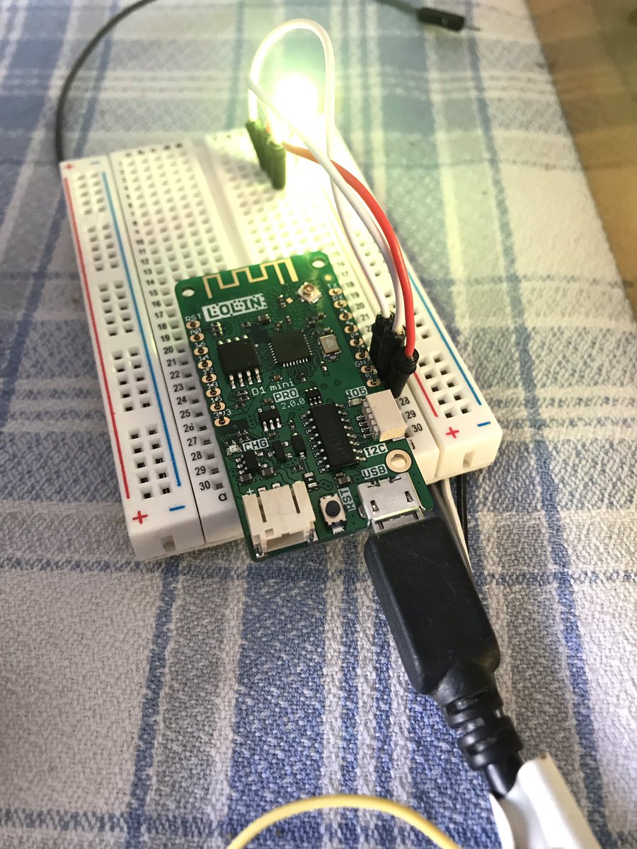 arnaucat's tweet photo. Ayer pudimos ver @OrestesCA en un taller muy interesante de #iot en @parcteclleida organizado por @GDGVigo @GDGLleida @GDG_ES #GDGForGood https://t.co/u6eIYpddjj