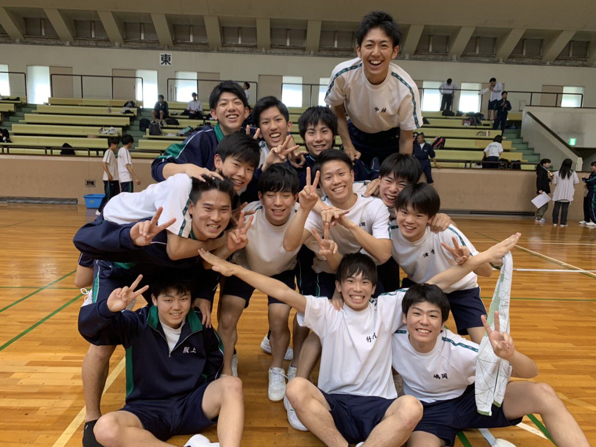 u_us6e's tweet photo. 高校ラスト球技大会🏐 

2回戦で負けたけど 、思う存分できたから満足！！
新しいクラスなかなか仲良くなったかな？😚

写真大量に撮ってくれてありがとう〜
残りの行事も楽しも！ https://t.co/2pgHRbjdYZ