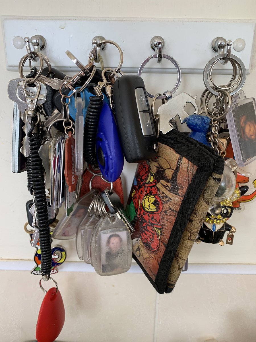 OnlyClaireJones's tweet photo. Dose everyone have this keyring problem or is it just me lol 😂 #keyrings #mess #beengiven https://t.co/eqVy2ifs5A