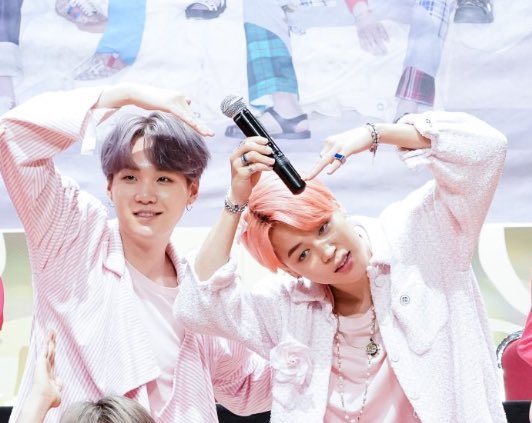 King Park Jimin and his Queen Min Yoongi rule their kingdom with trust and determination and love each other very much  #yoonmin